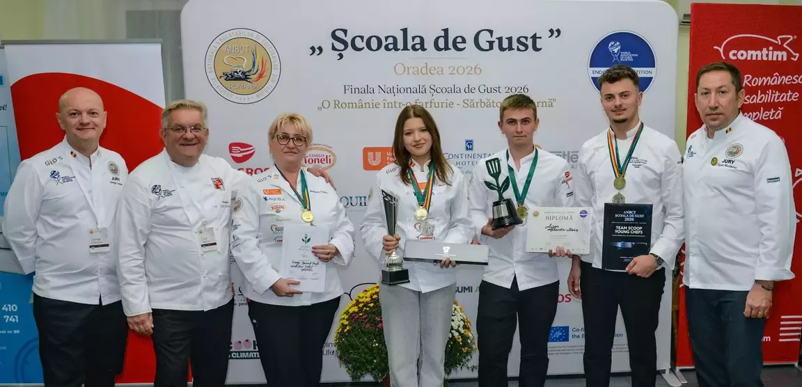 Castigatorii Green Spatula Award la finala Scoala de Gust 2026 din Oradea, alaturi de juriu si reprezentantii competitiei