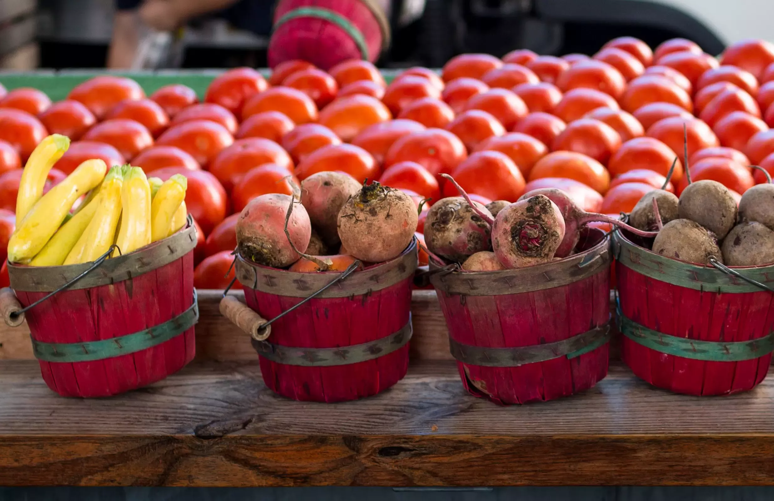Combinatie de legume naturale si leguminoase, surse variate de proteine vegetale pentru o alimentatie echilibrata.