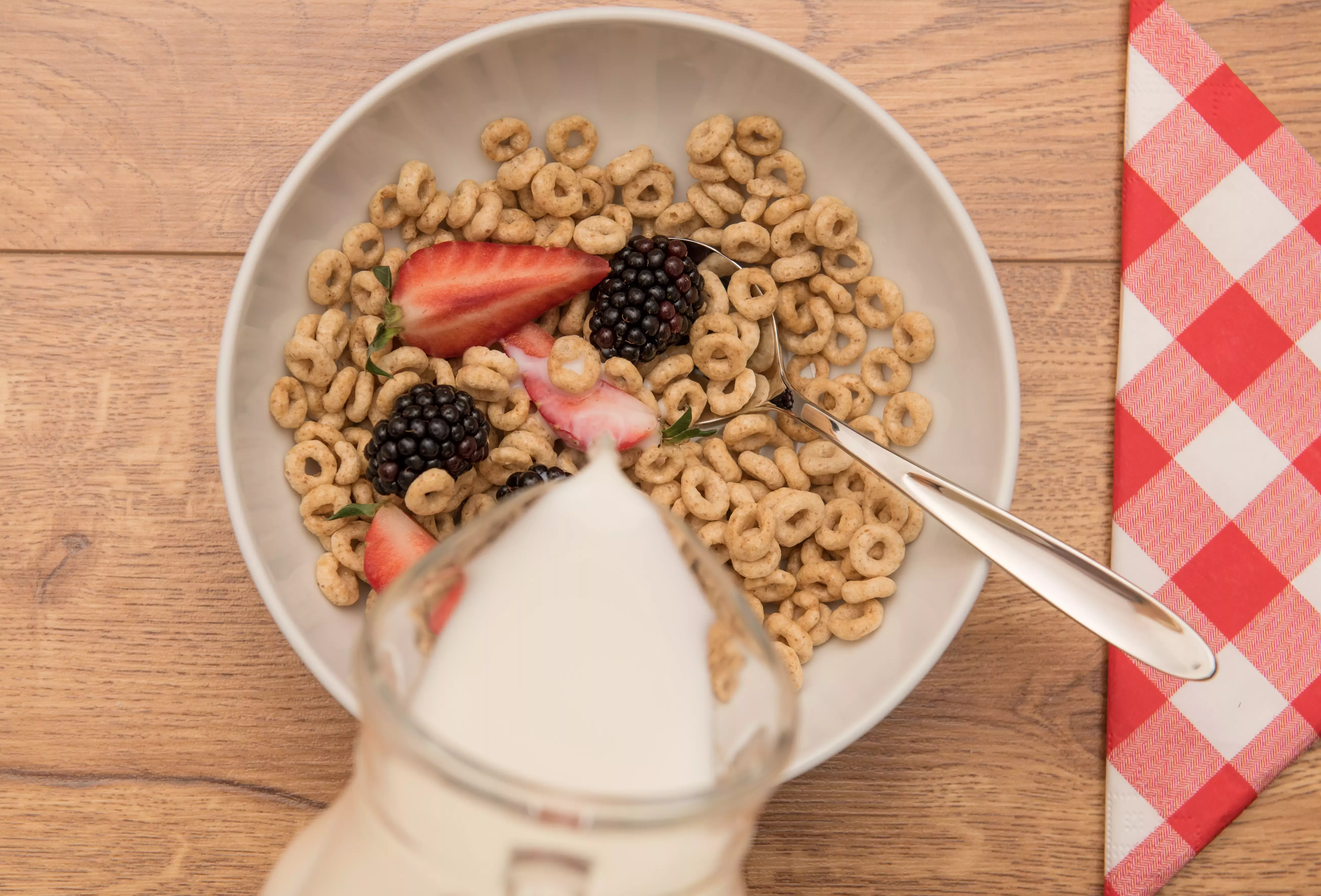 Cereale Nestle pentru mic dejun - Lion si Chocapic cu lapte