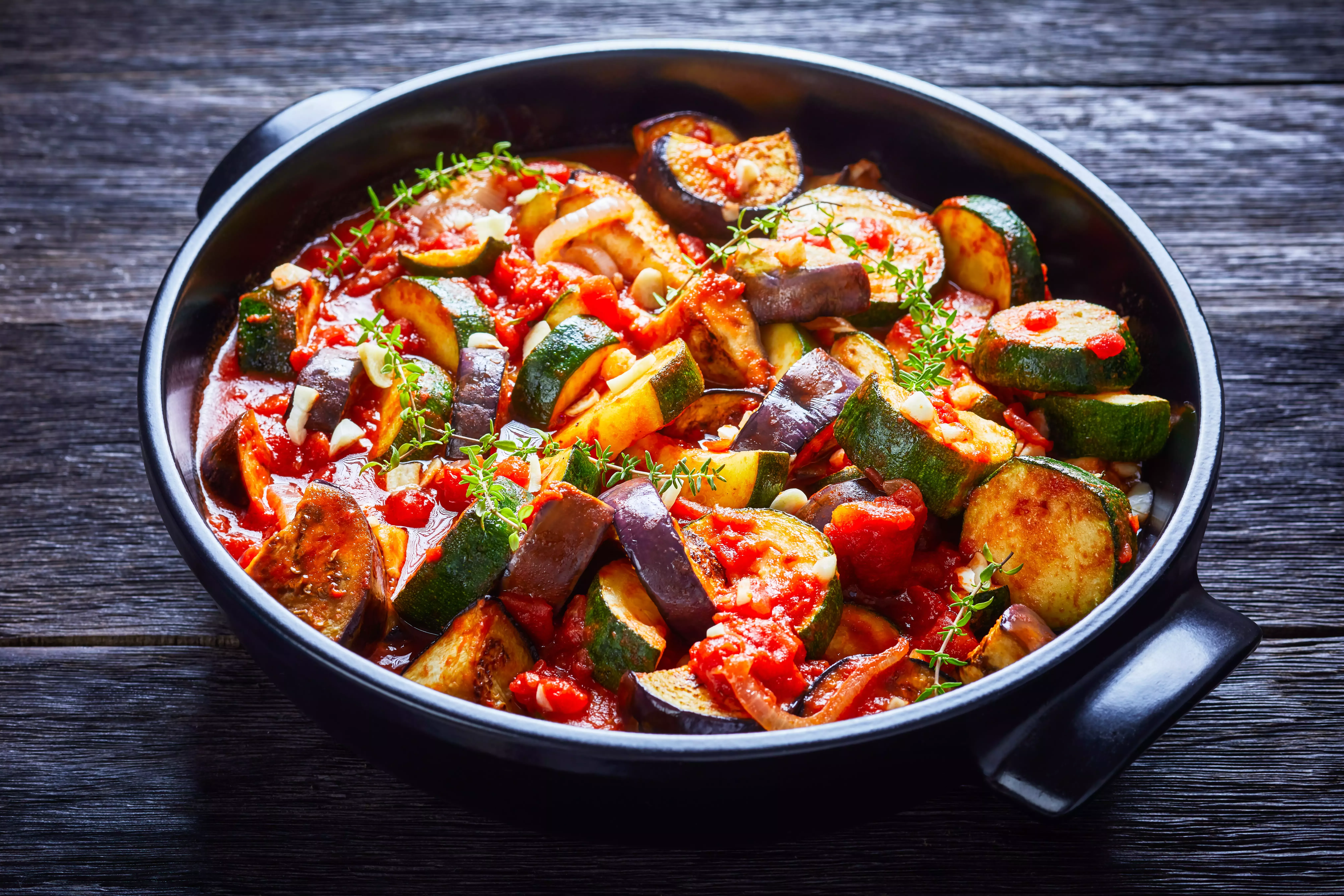 Evita risipa alimentara cu o reteta simpla de tocanita cu legume ramase in frigider 