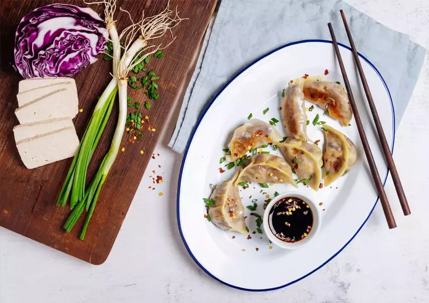 Foto Colțunași japonezi cu tofu și legume