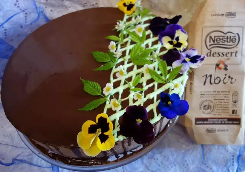 Foto Tort profiterol în ciocolată