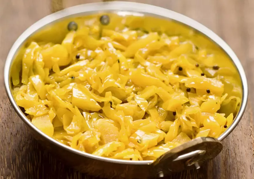 Foto Varză în sos de iaurt cu semințe de muștar și curry